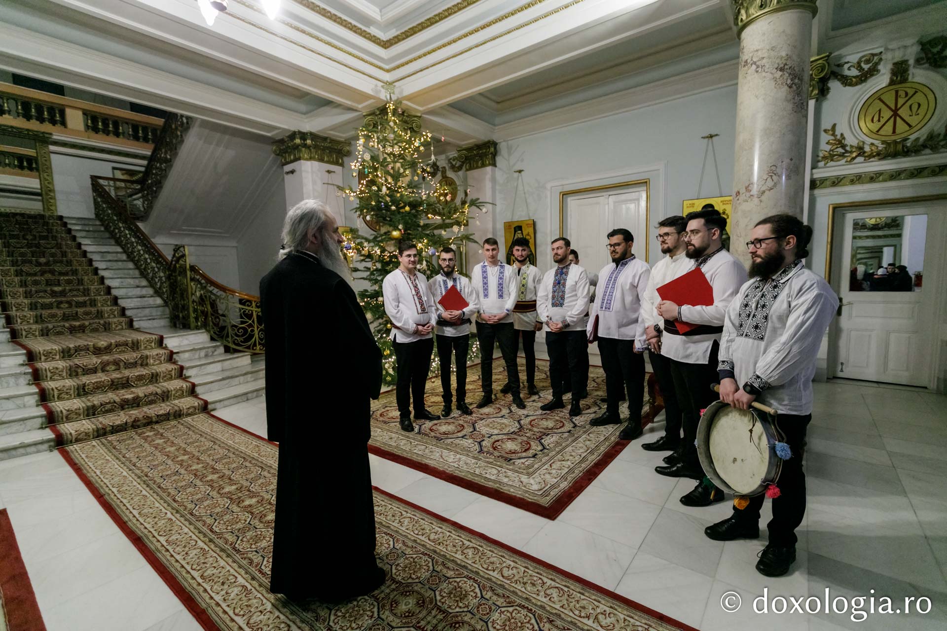 (Foto) Corul „Chivotul” – Colindători la Reședința Mitropolitană 2021