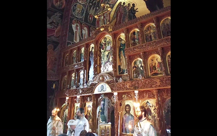 foto: captură de ecran Facebook - Grupul psaltic „Macarie Ieromonahul” PS Nichifor Botoșăneanul a slujit la Popăuți în prima zi de Crăciun