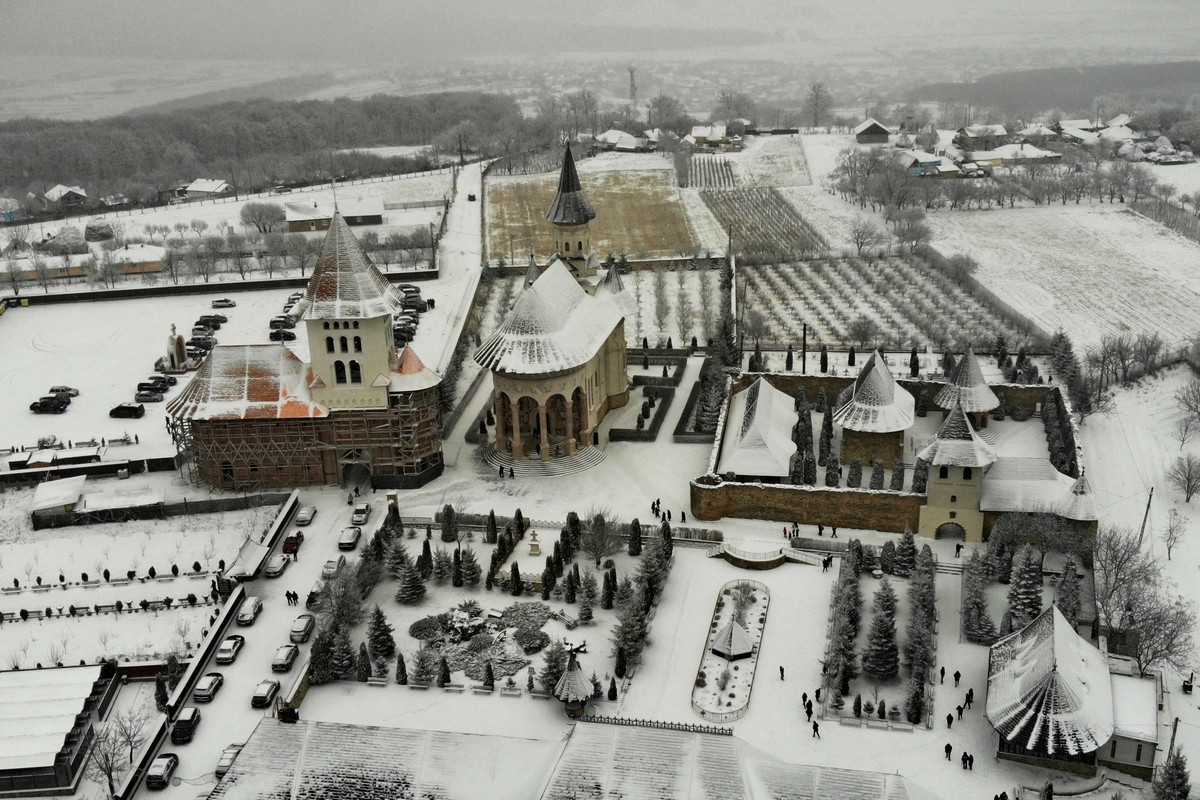 Paraclisul de iarnă al Mănăstirii Hadâmbu și-a serbat al doilea hram