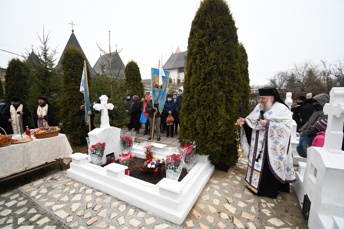 Parastas la Mănăstirea Hadâmbu pentru schimonahul Serafim Bozariu