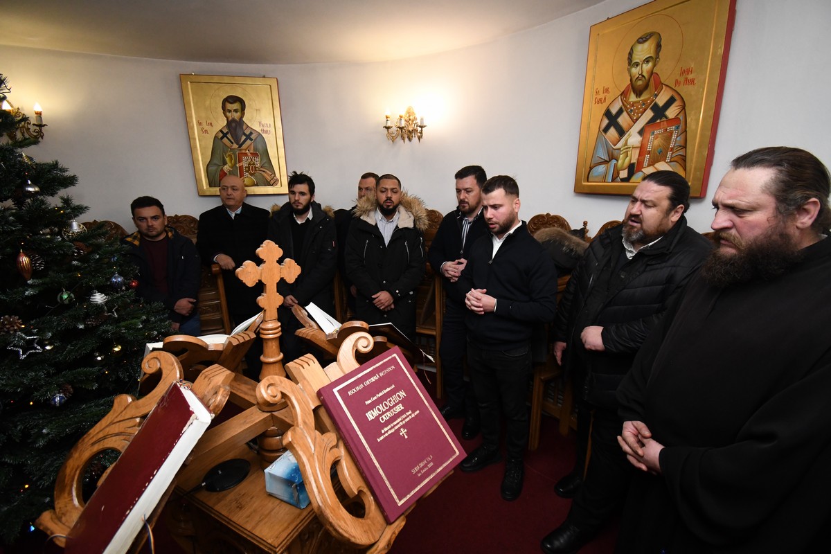 Paraclisul de iarnă al Mănăstirii Hadâmbu, în straie de sărbătoare