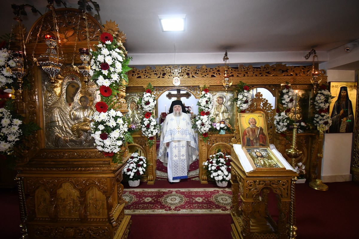 Paraclisul de iarnă al Mănăstirii Hadâmbu, în straie de sărbătoare