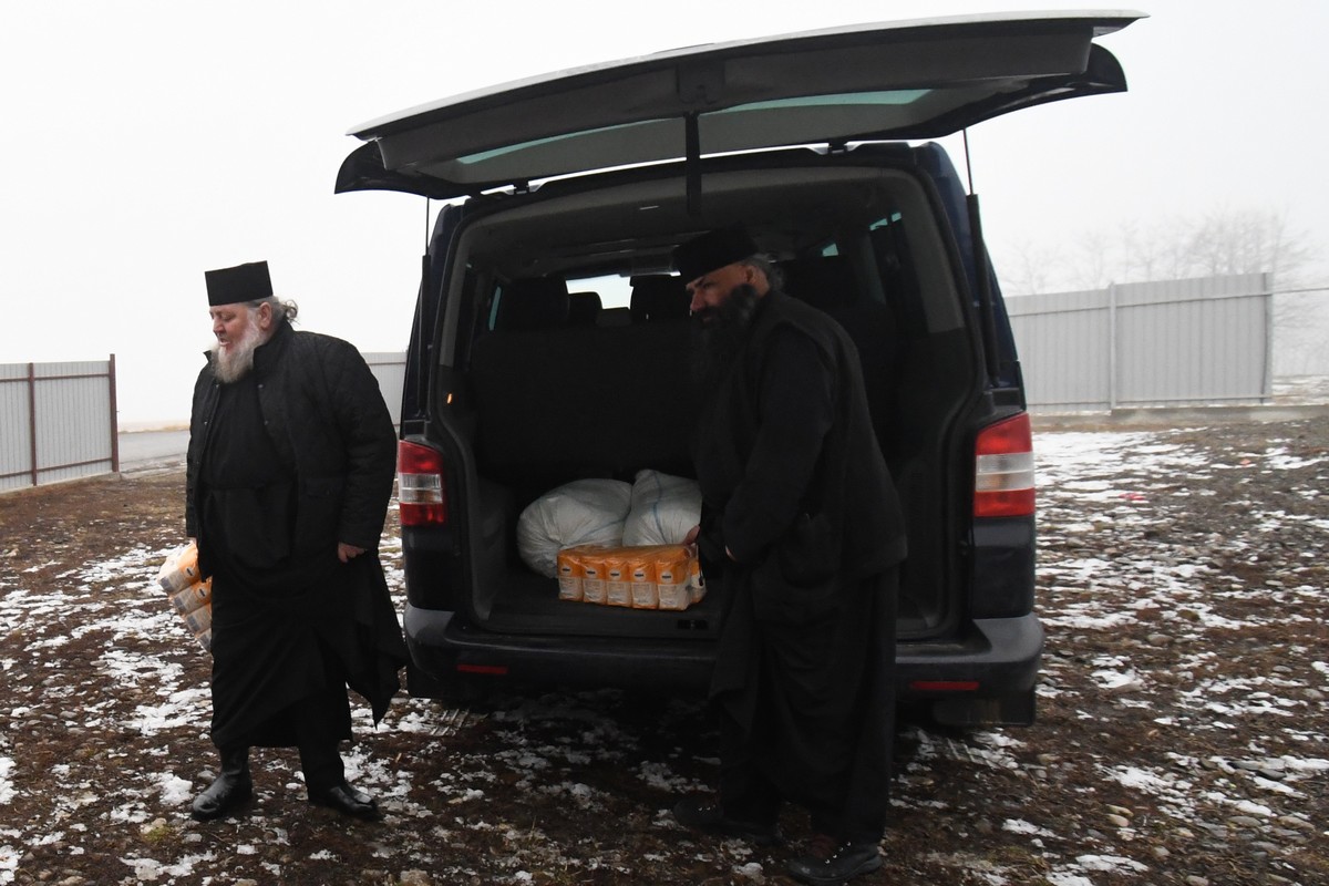 Daruri pentru membrii Casei „Sfântul Stelian” din satul Ion Neculce