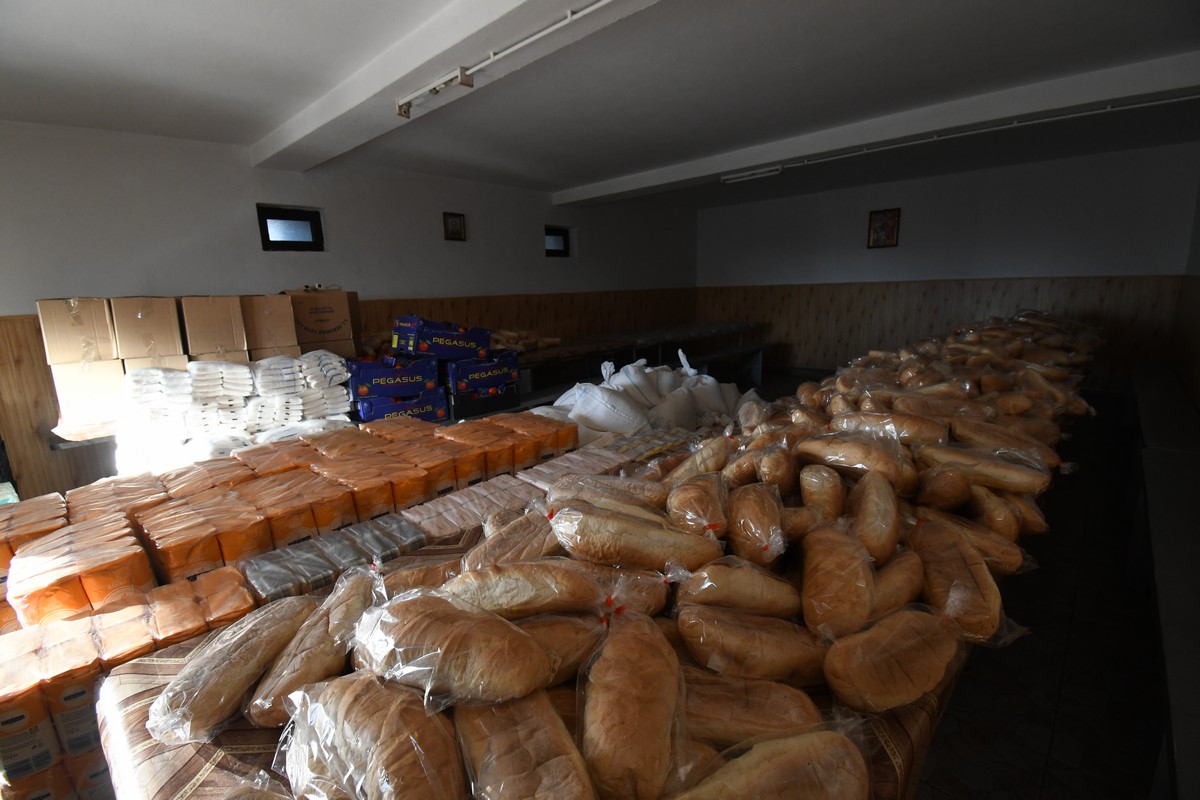 Foto: Constantin Ciofu Alimente pentru nevoiași din partea Mănăstirii Hadâmbu