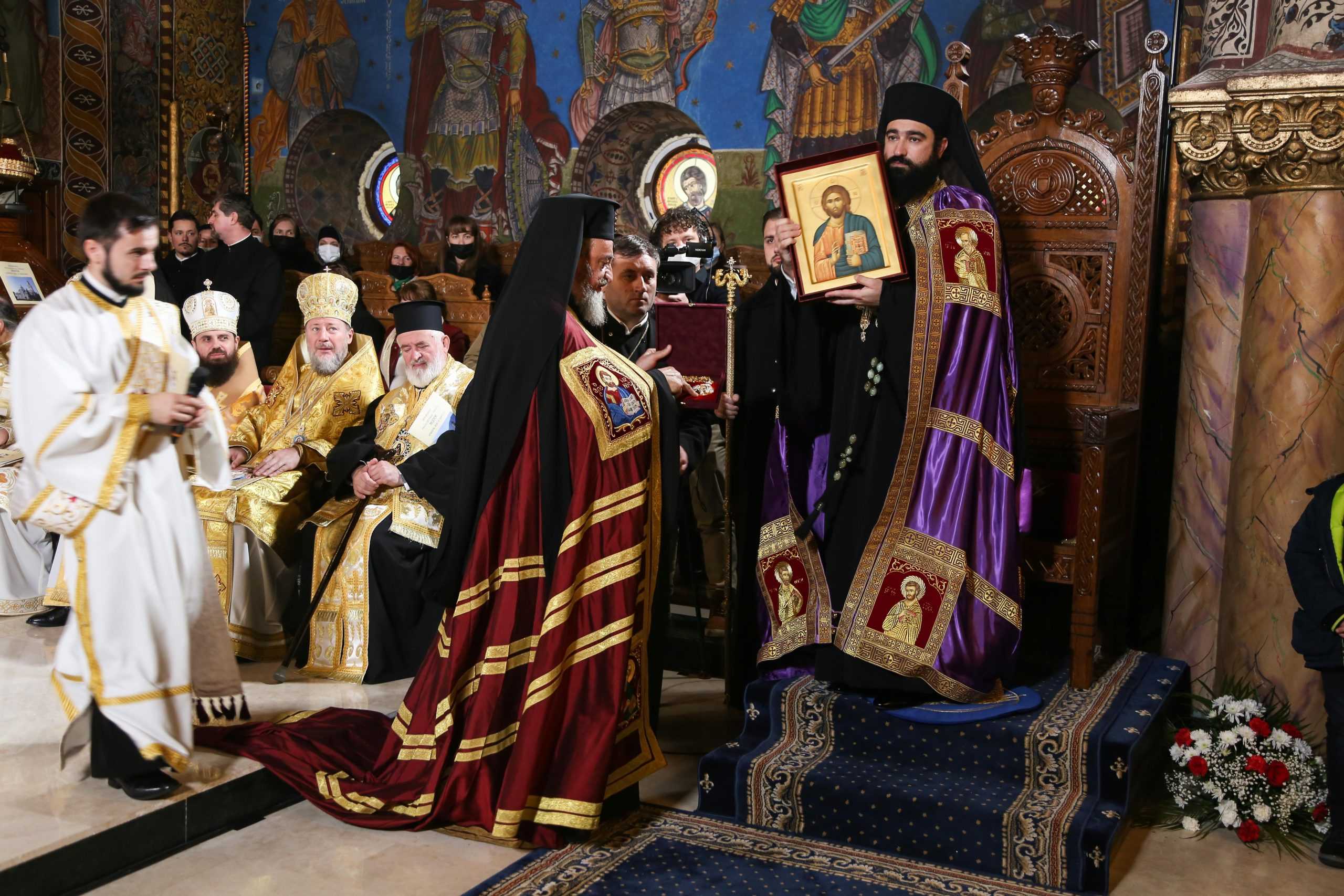 Foto: Mitropolia Ardealului Episcopul Nestor, la întronizare: „Îi datorez PS Gurie întreaga mea creştere spirituală şi profesională”