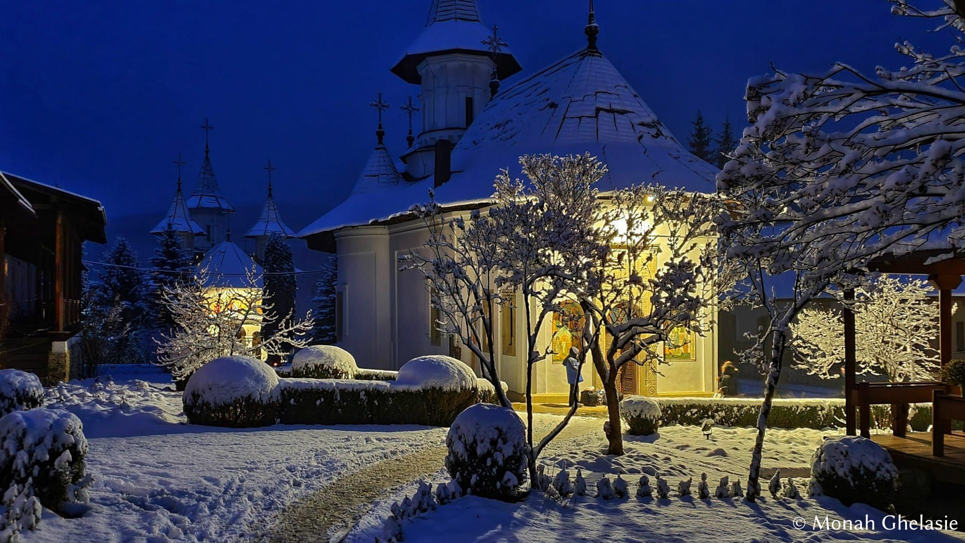 (Foto) Peisaj de iarnă la Mănăstirea Sihăstria