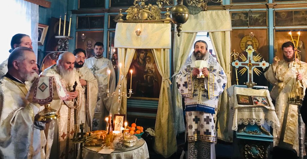 Slujbă arhierească și hirotonie întru preot la Biserica „Sfinții Voievozi” din Răuseni