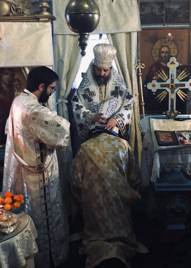 Slujbă arhierească și hirotonie întru preot la Biserica „Sfinții Voievozi” din Răuseni