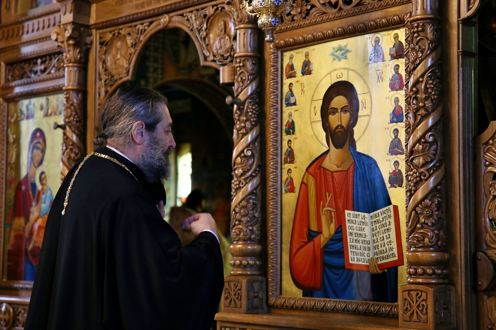 PS Nichifor Botoșăneanul s-a rugat pentru sufletele părinților Cleopa, Paisie și Ioanichie