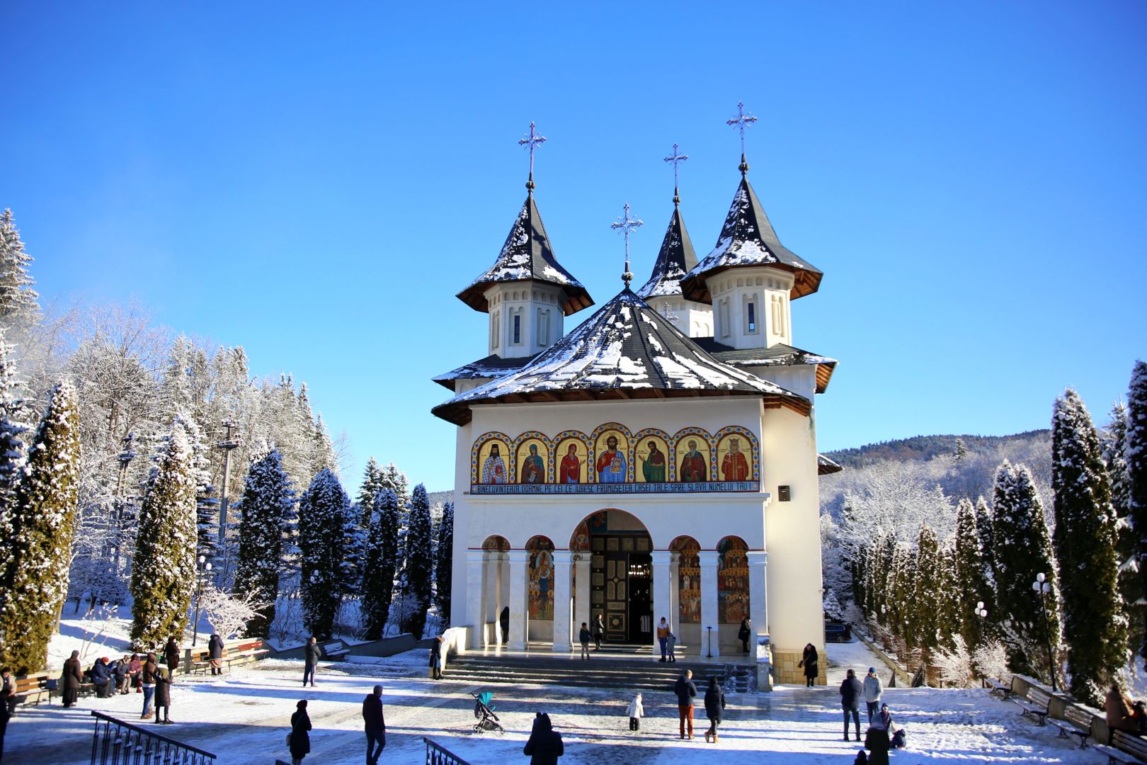 PS Nichifor Botoșăneanul s-a rugat pentru sufletele părinților Cleopa, Paisie și Ioanichie