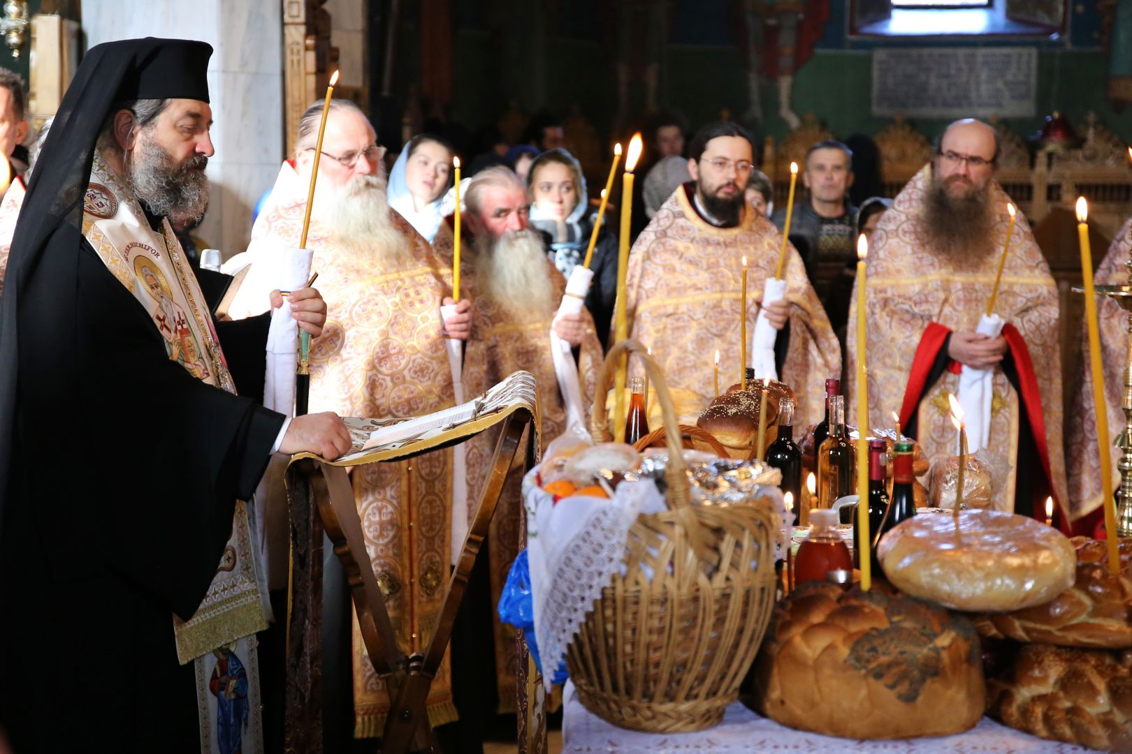 PS Nichifor Botoșăneanul s-a rugat pentru sufletele părinților Cleopa, Paisie și Ioanichie