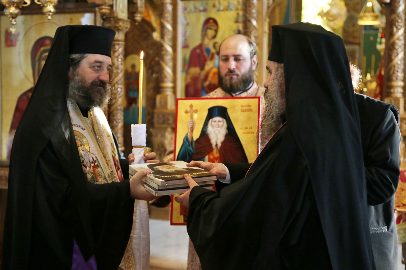PS Nichifor Botoșăneanul s-a rugat pentru sufletele părinților Cleopa, Paisie și Ioanichie