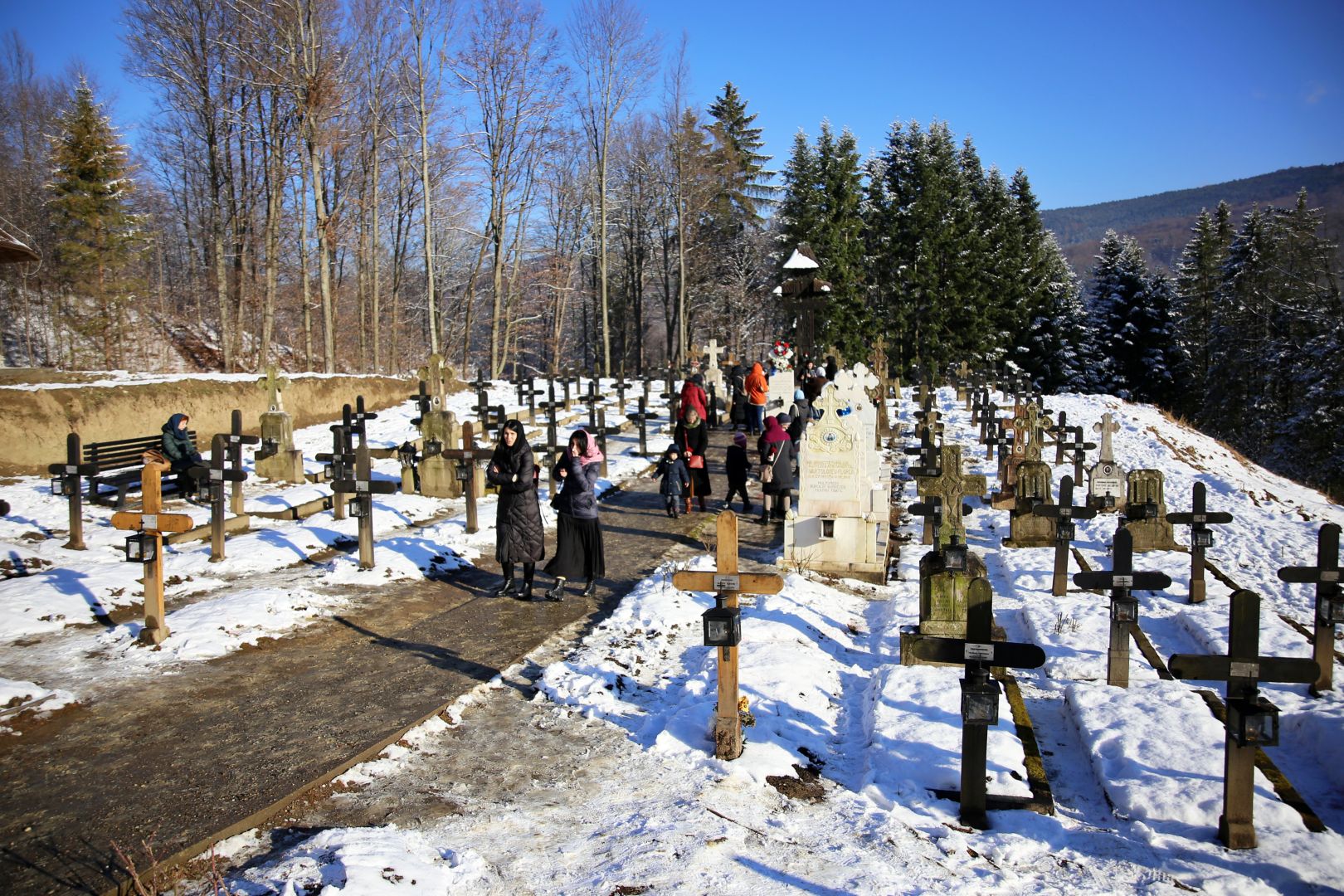 PS Nichifor Botoșăneanul s-a rugat pentru sufletele părinților Cleopa, Paisie și Ioanichie