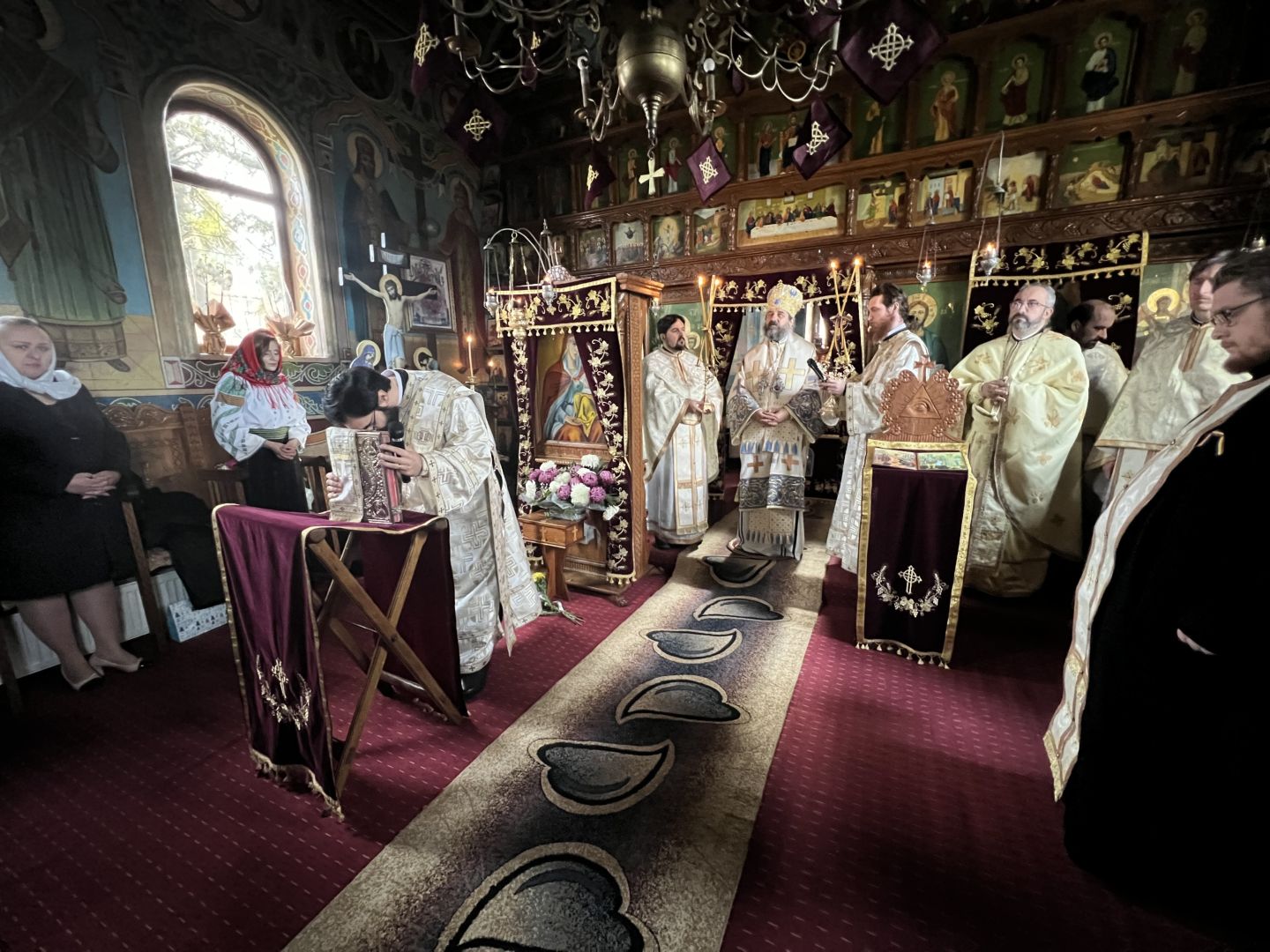 Slujbe arhierești în județul Botoșani: PS Nichifor Botoșăneanul a slujit la Parohiile Mihai Viteazu și Rediu