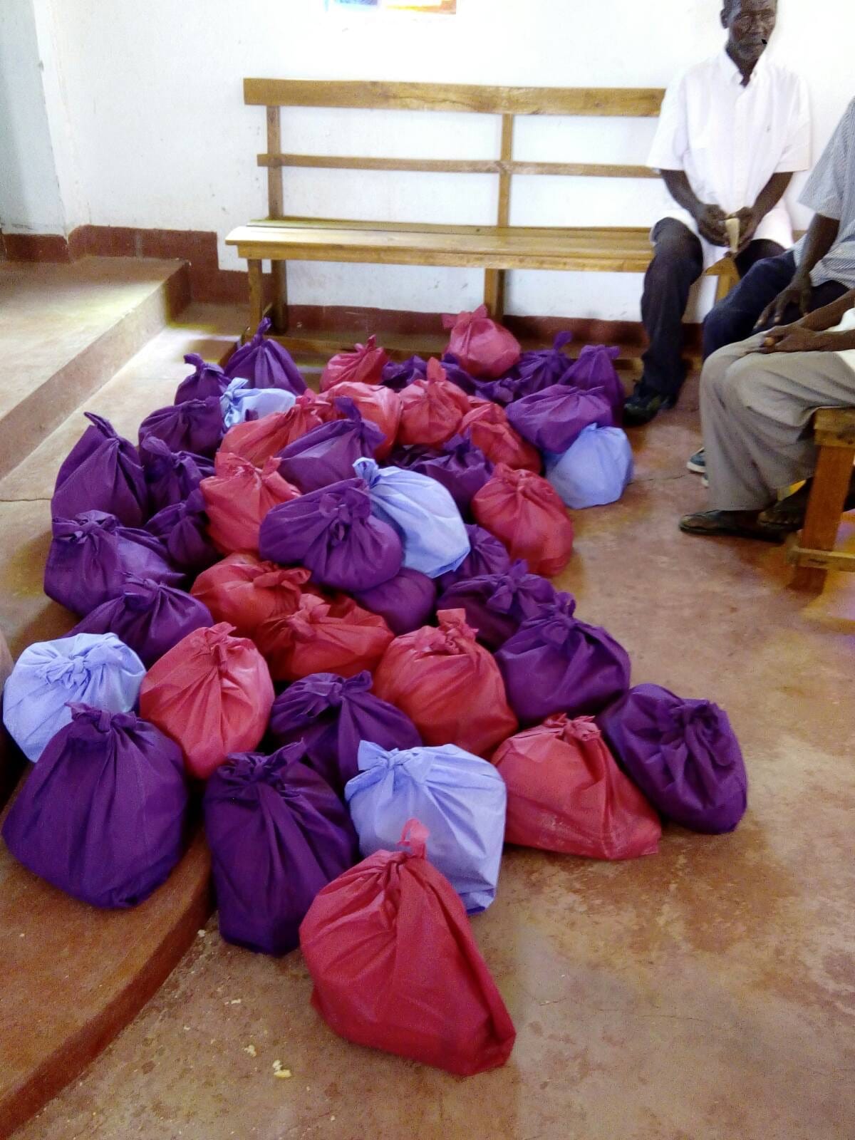 Sfântul Ierarh Nicolae a adus daruri în Tanzania Sfântul Ierarh Nicolae a adus daruri în Tanzania
