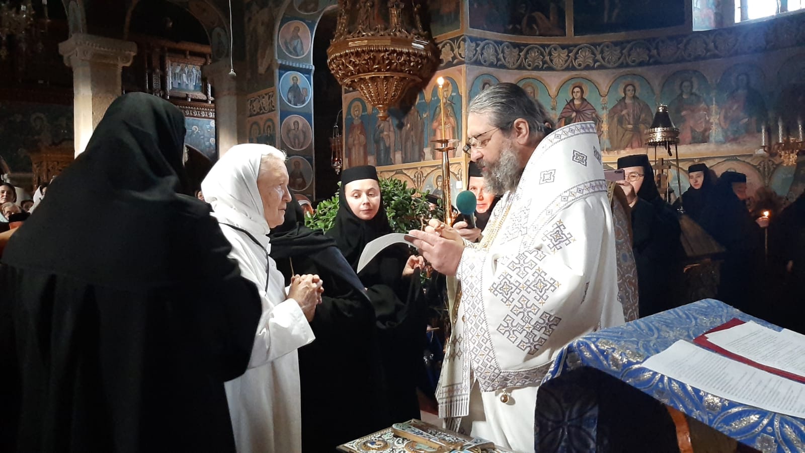 Sora Françoise Détouche, călugărită la Mănăstirea Văratic de PS Părinte Nichifor Botoșăneanul