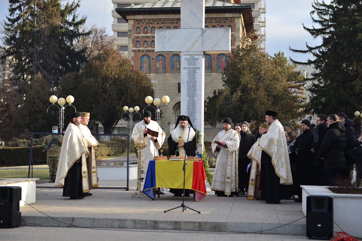 Eroii din 1989, omagiați la Iași: „Ne aflăm în această revoluție continuă”