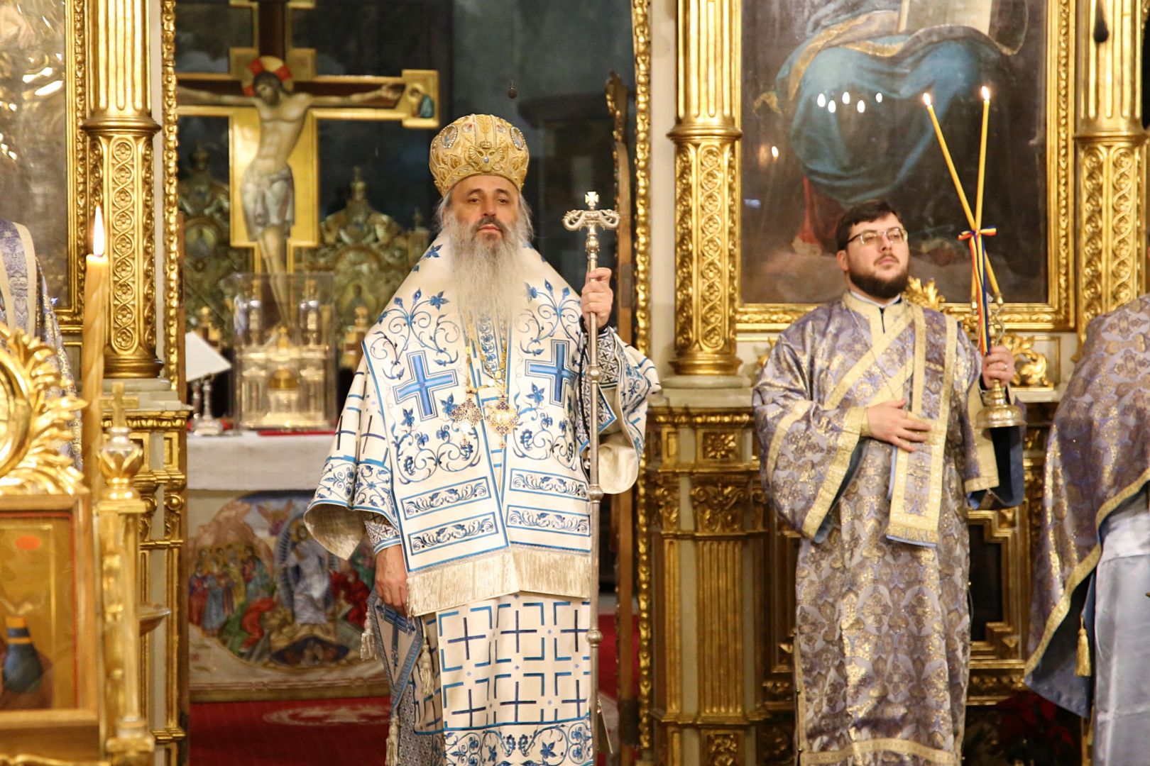 Sfânta Liturghie de Bobotează, săvârșită la patru altare diferite în incinta Ansamblului mitropolitan din Iași: „Prin Botez, am primit demnitatea de creștini”
