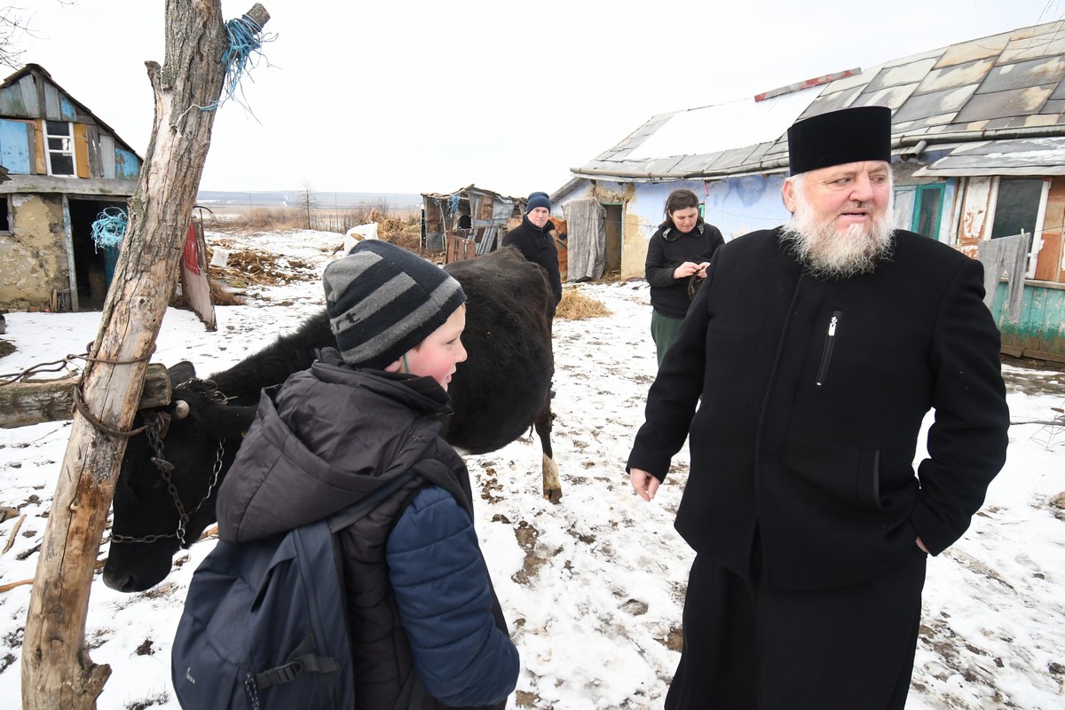 Sprijin din partea Mănăstirii Hadâmbu pentru o familie din satul Fântânele