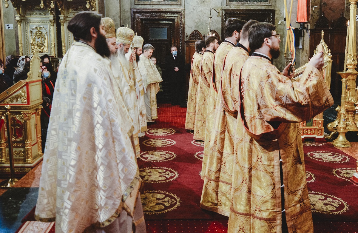 Hramul Facultății de Teologie din Iași, în prezența a trei ierarhi. Unui părinte profesor emerit i-a fost acordată distincția „Crucea Patriarhală”