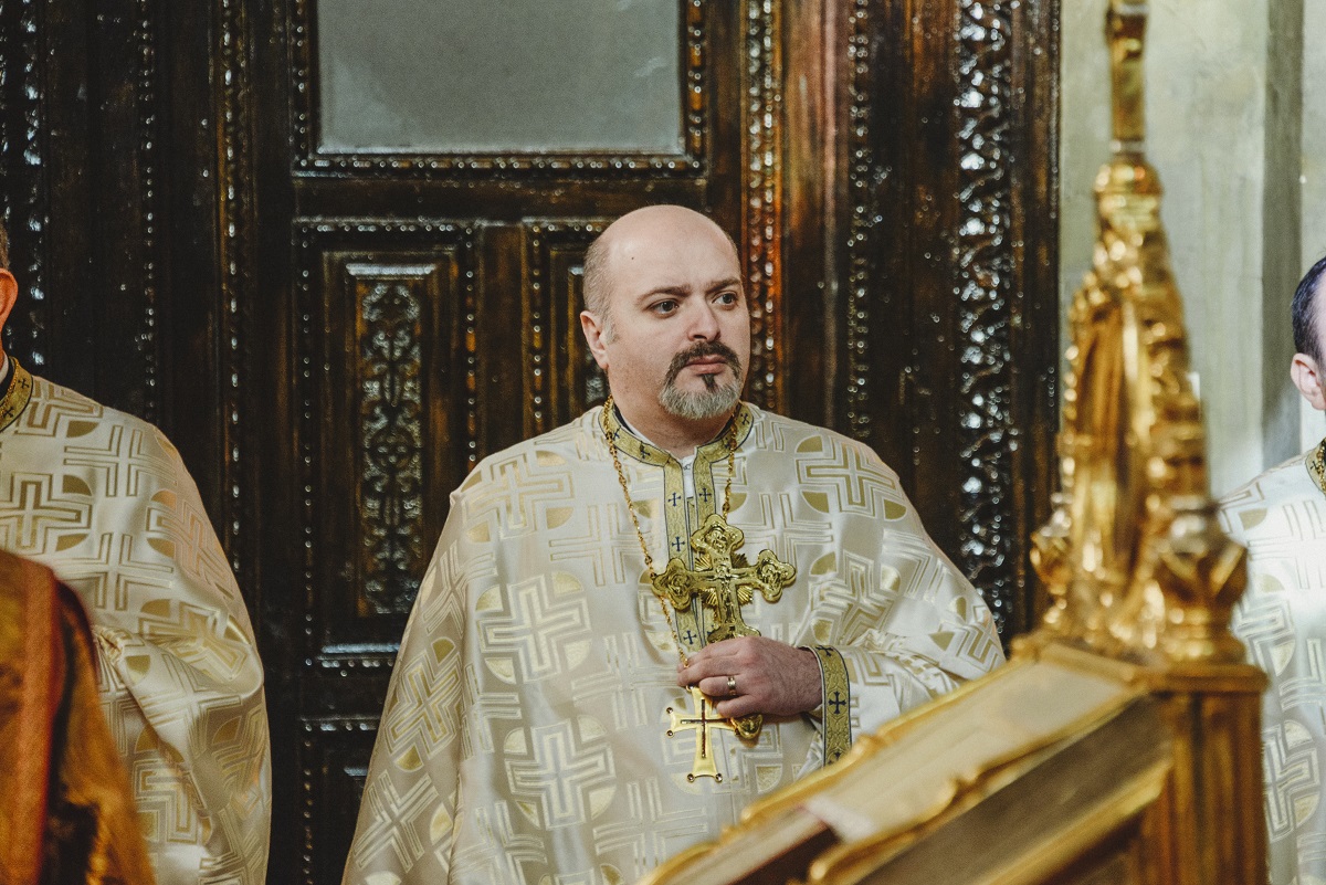 Hramul Facultății de Teologie din Iași, în prezența a trei ierarhi. Unui părinte profesor emerit i-a fost acordată distincția „Crucea Patriarhală”