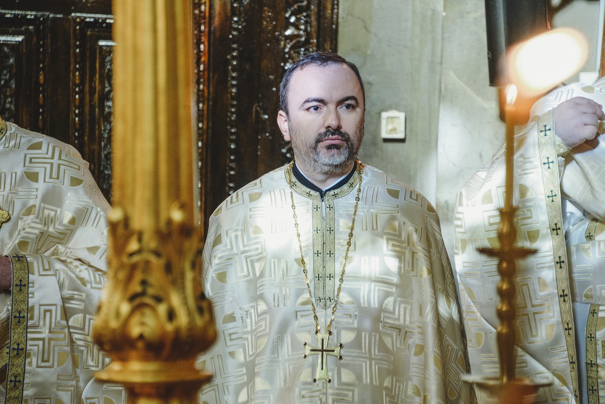Hramul Facultății de Teologie din Iași, în prezența a trei ierarhi. Unui părinte profesor emerit i-a fost acordată distincția „Crucea Patriarhală”