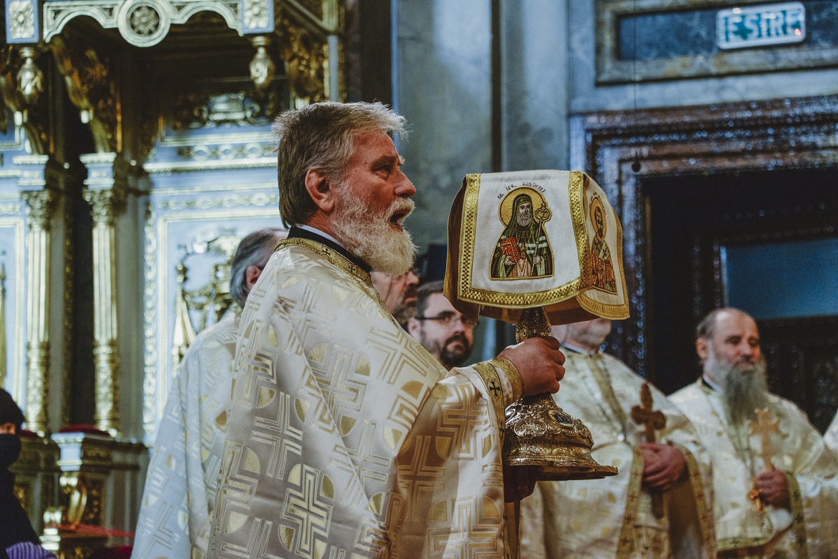 Hramul Facultății de Teologie din Iași, în prezența a trei ierarhi. Unui părinte profesor emerit i-a fost acordată distincția „Crucea Patriarhală”