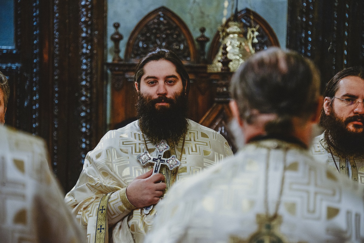 Hramul Facultății de Teologie din Iași, în prezența a trei ierarhi. Unui părinte profesor emerit i-a fost acordată distincția „Crucea Patriarhală”