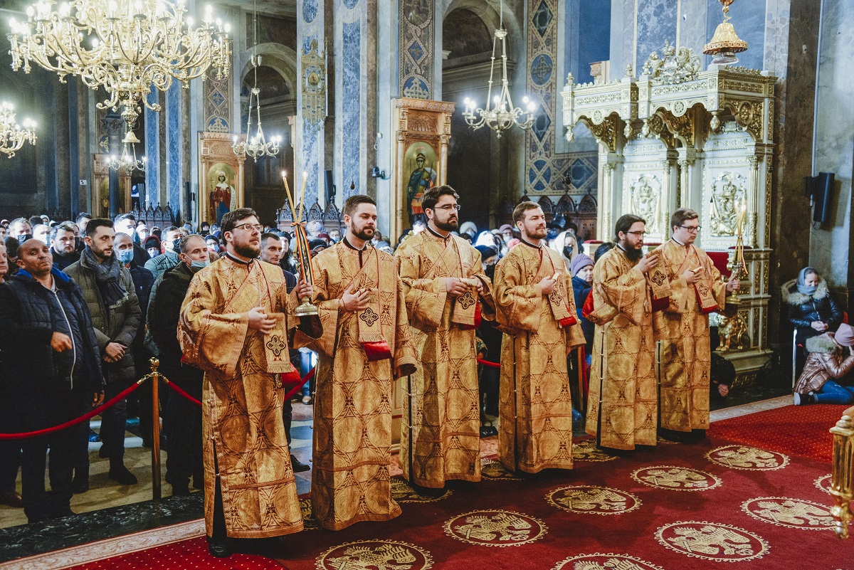 Hramul Facultății de Teologie din Iași, în prezența a trei ierarhi. Unui părinte profesor emerit i-a fost acordată distincția „Crucea Patriarhală”