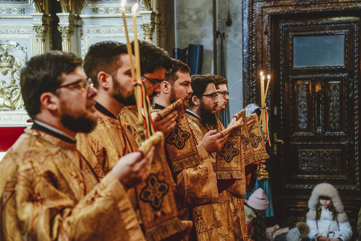 Hramul Facultății de Teologie din Iași, în prezența a trei ierarhi. Unui părinte profesor emerit i-a fost acordată distincția „Crucea Patriarhală”