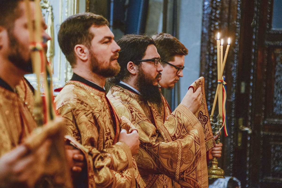 Hramul Facultății de Teologie din Iași, în prezența a trei ierarhi. Unui părinte profesor emerit i-a fost acordată distincția „Crucea Patriarhală”