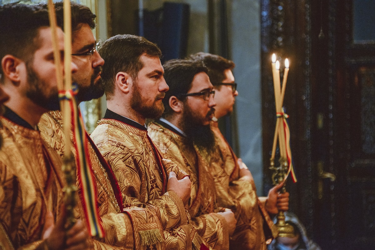 Hramul Facultății de Teologie din Iași, în prezența a trei ierarhi. Unui părinte profesor emerit i-a fost acordată distincția „Crucea Patriarhală”