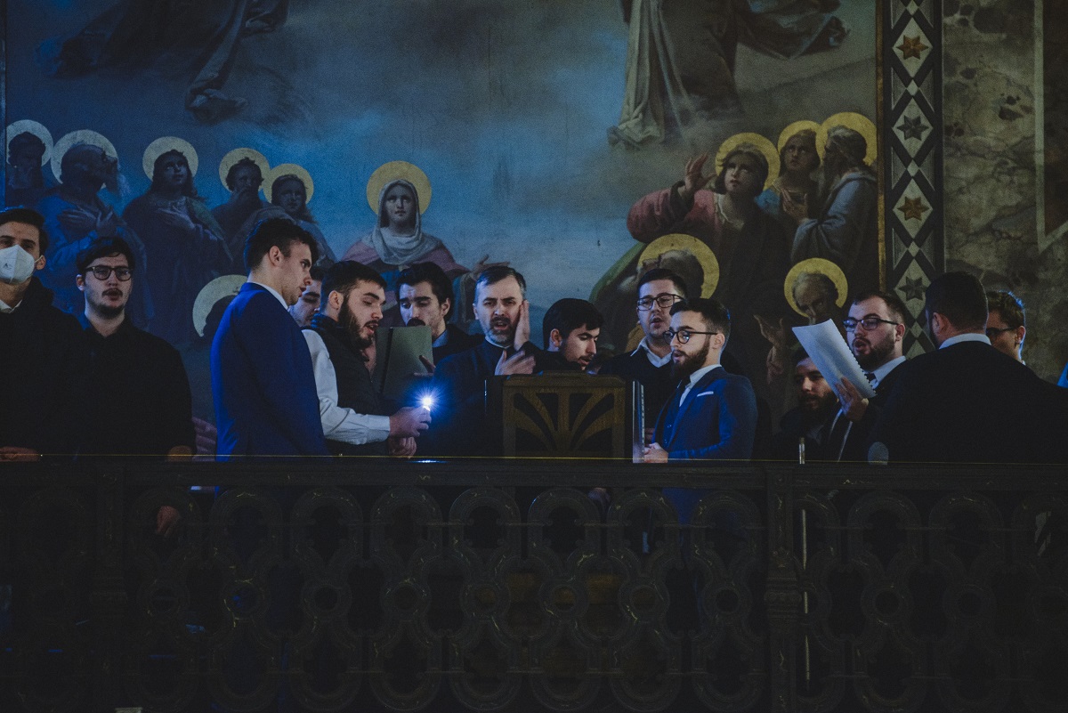 Hramul Facultății de Teologie din Iași, în prezența a trei ierarhi. Unui părinte profesor emerit i-a fost acordată distincția „Crucea Patriarhală”