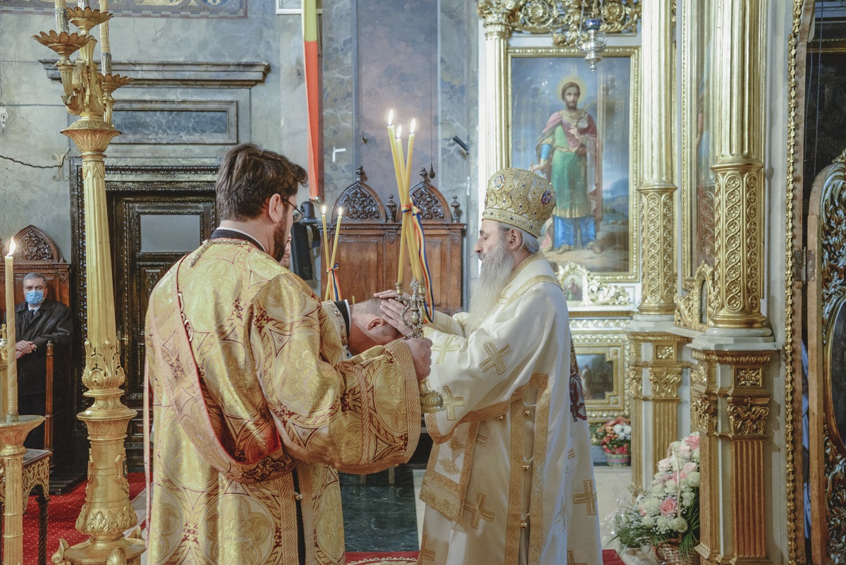 Hramul Facultății de Teologie din Iași, în prezența a trei ierarhi. Unui părinte profesor emerit i-a fost acordată distincția „Crucea Patriarhală”