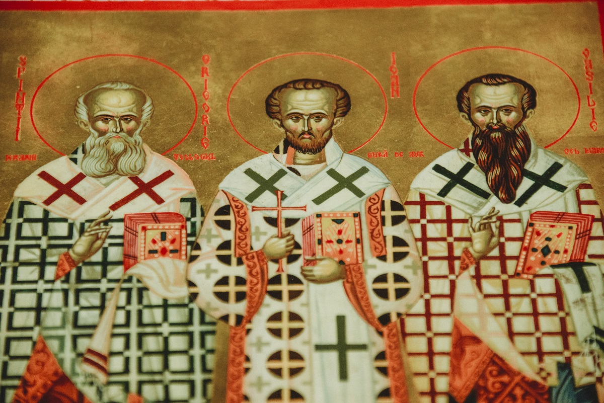 Hramul Facultății de Teologie din Iași, în prezența a trei ierarhi. Unui părinte profesor emerit i-a fost acordată distincția „Crucea Patriarhală”