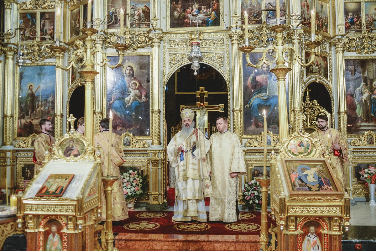 Hramul Facultății de Teologie din Iași, în prezența a trei ierarhi. Unui părinte profesor emerit i-a fost acordată distincția „Crucea Patriarhală”