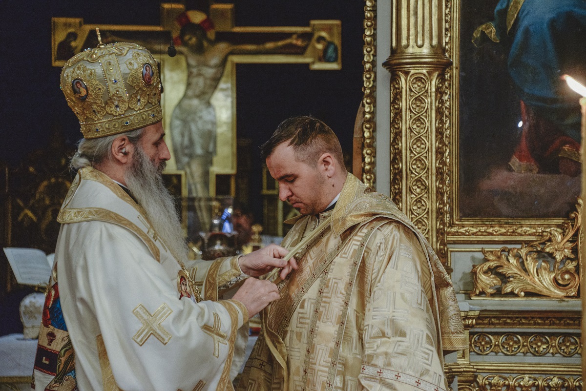 Hramul Facultății de Teologie din Iași, în prezența a trei ierarhi. Unui părinte profesor emerit i-a fost acordată distincția „Crucea Patriarhală”