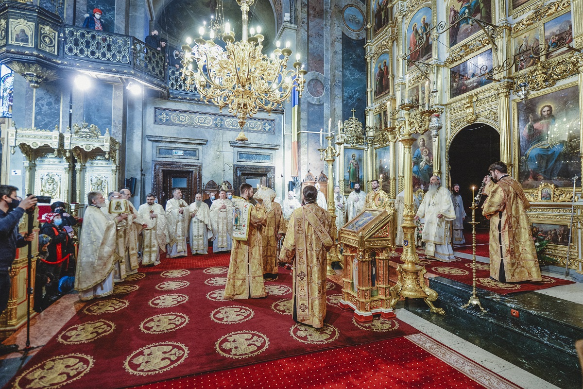Hramul Facultății de Teologie din Iași, în prezența a trei ierarhi. Unui părinte profesor emerit i-a fost acordată distincția „Crucea Patriarhală”