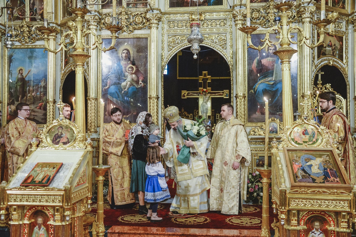 Hramul Facultății de Teologie din Iași, în prezența a trei ierarhi. Unui părinte profesor emerit i-a fost acordată distincția „Crucea Patriarhală”