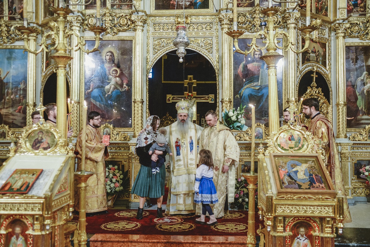 Hramul Facultății de Teologie din Iași, în prezența a trei ierarhi. Unui părinte profesor emerit i-a fost acordată distincția „Crucea Patriarhală”