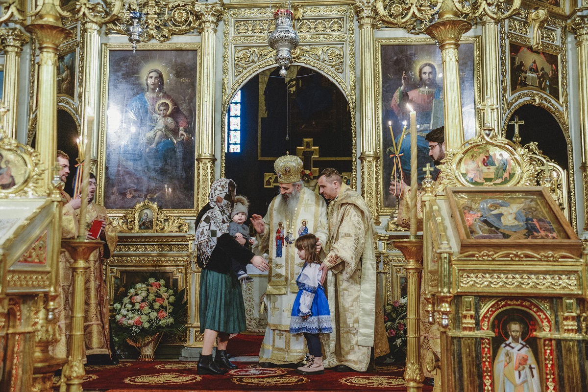 Hramul Facultății de Teologie din Iași, în prezența a trei ierarhi. Unui părinte profesor emerit i-a fost acordată distincția „Crucea Patriarhală”