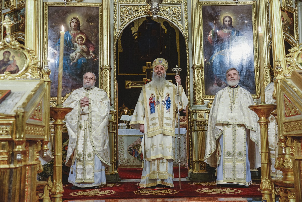 Hramul Facultății de Teologie din Iași, în prezența a trei ierarhi. Unui părinte profesor emerit i-a fost acordată distincția „Crucea Patriarhală”