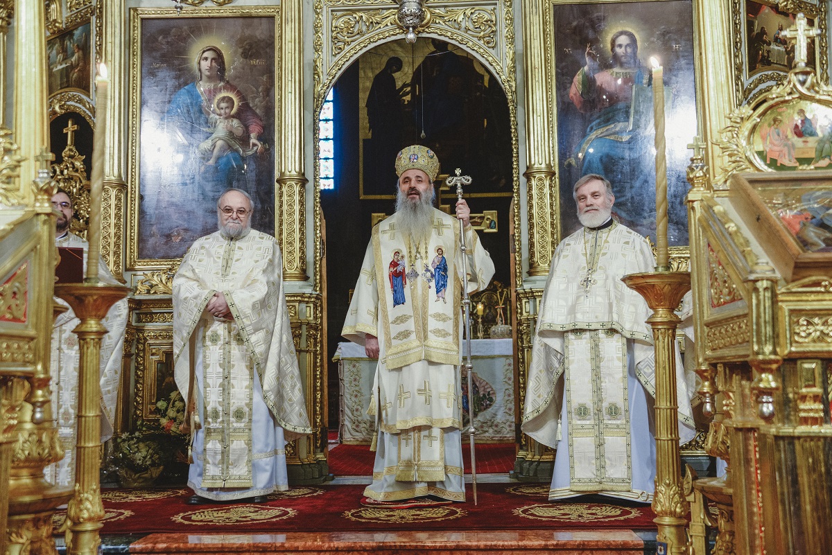 Hramul Facultății de Teologie din Iași, în prezența a trei ierarhi. Unui părinte profesor emerit i-a fost acordată distincția „Crucea Patriarhală”