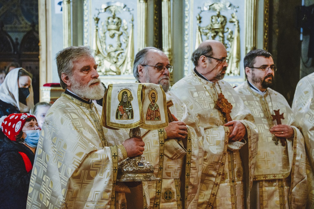 Hramul Facultății de Teologie din Iași, în prezența a trei ierarhi. Unui părinte profesor emerit i-a fost acordată distincția „Crucea Patriarhală”