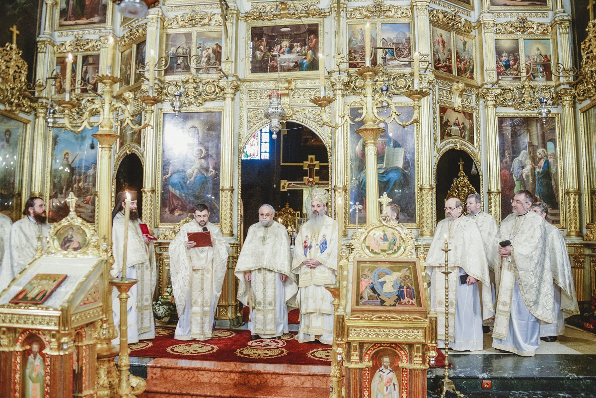 Hramul Facultății de Teologie din Iași, în prezența a trei ierarhi. Unui părinte profesor emerit i-a fost acordată distincția „Crucea Patriarhală”