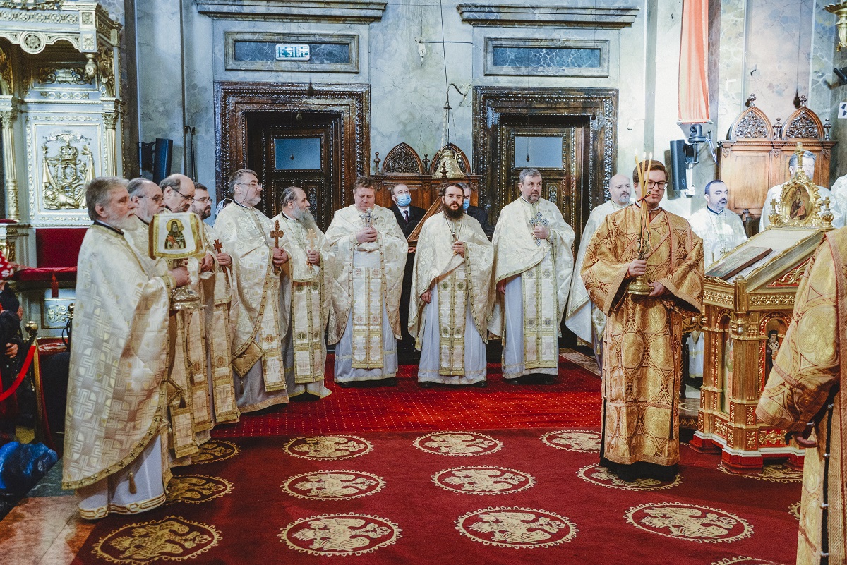 Hramul Facultății de Teologie din Iași, în prezența a trei ierarhi. Unui părinte profesor emerit i-a fost acordată distincția „Crucea Patriarhală”