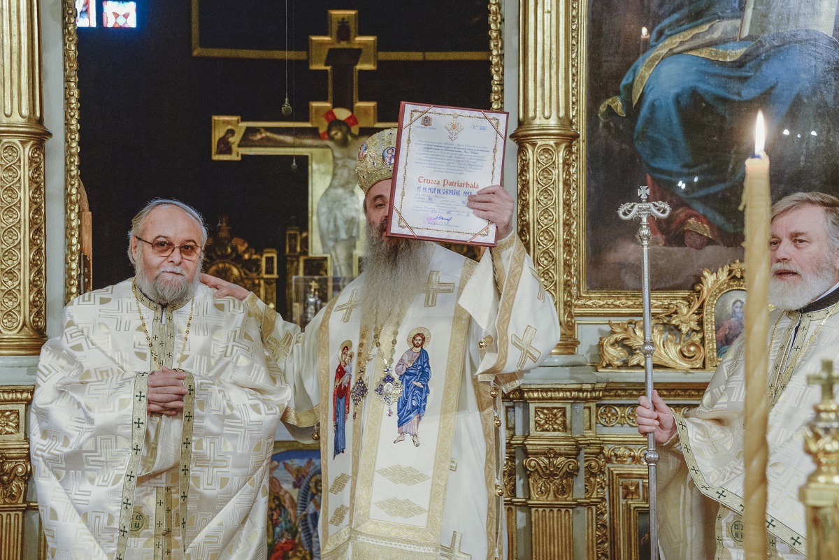 Hramul Facultății de Teologie din Iași, în prezența a trei ierarhi. Unui părinte profesor emerit i-a fost acordată distincția „Crucea Patriarhală”