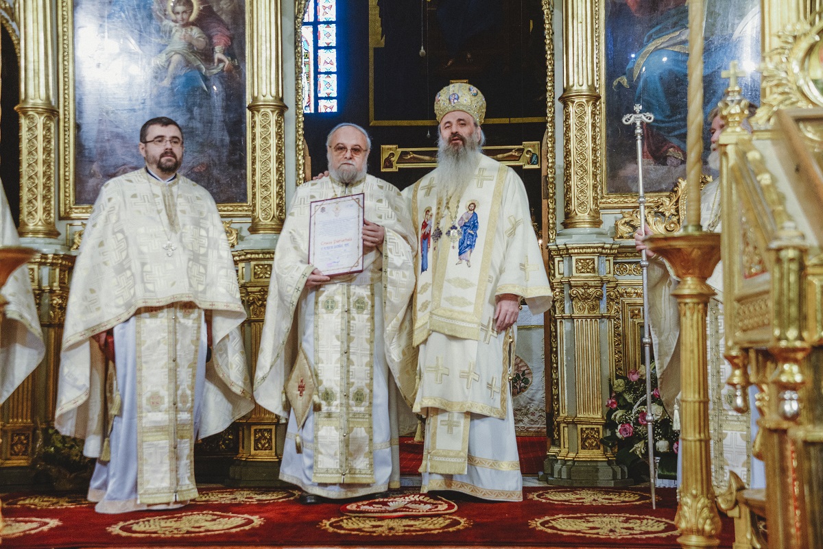 Hramul Facultății de Teologie din Iași, în prezența a trei ierarhi. Unui părinte profesor emerit i-a fost acordată distincția „Crucea Patriarhală”