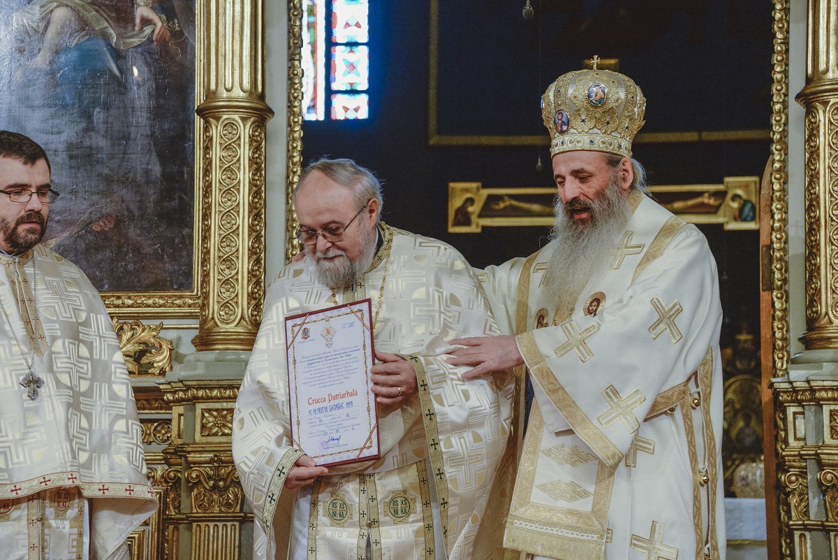 Hramul Facultății de Teologie din Iași, în prezența a trei ierarhi. Unui părinte profesor emerit i-a fost acordată distincția „Crucea Patriarhală”