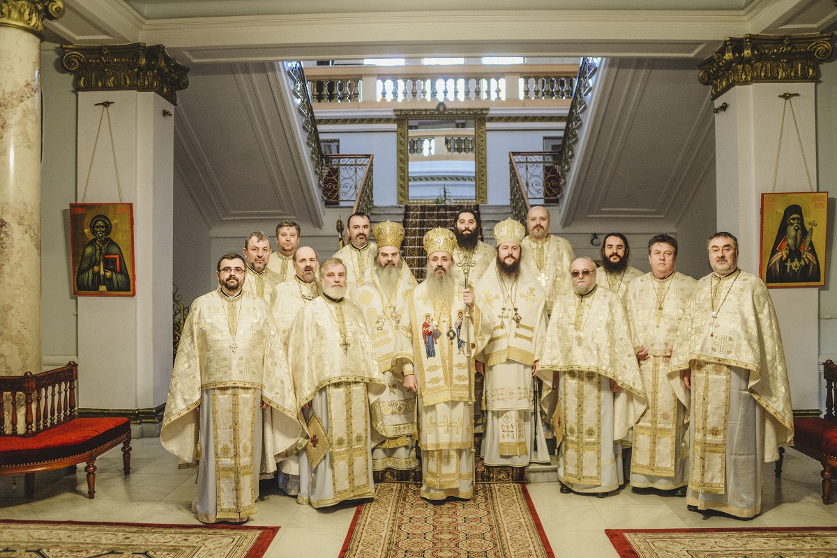 Hramul Facultății de Teologie din Iași, în prezența a trei ierarhi. Unui părinte profesor emerit i-a fost acordată distincția „Crucea Patriarhală”